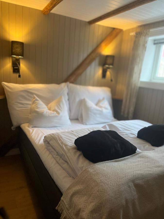 Lofoten Suite Apartments - Rostad Retro Rorbuer 雷讷 外观 照片